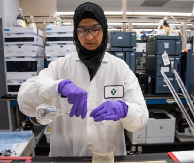 Women scientist in a lab